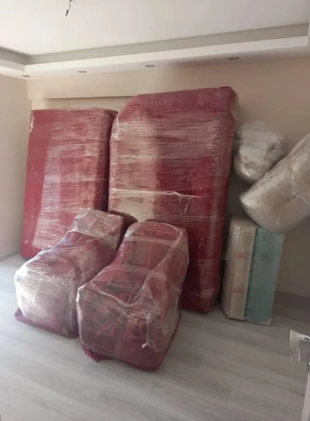 Korumalı paketleme yapılmış koltuk ve yataklar